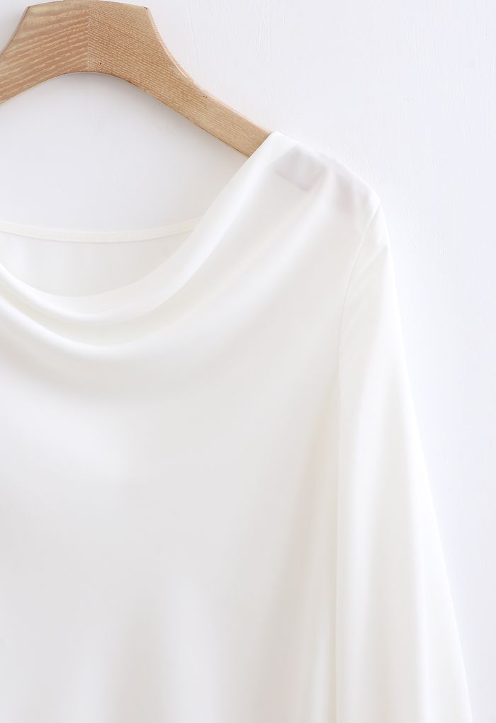 Vielseitiges Hemd mit Satin-drapiertem Hals in Weiß