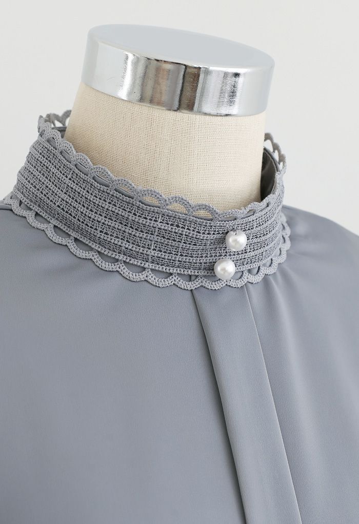 Satin Pearl Crochet Mock Neck Top in Grau