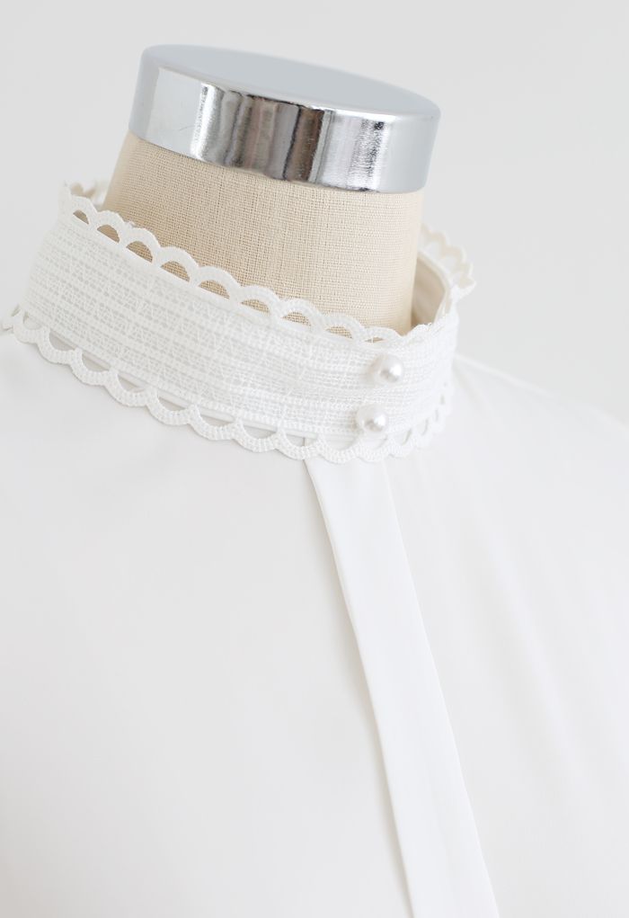 Satin Pearl Crochet Mock Neck Top in Weiß