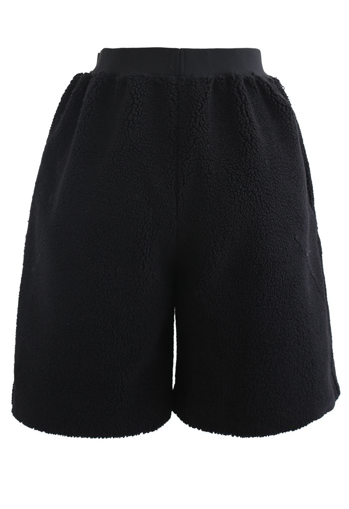 Sherpa-Taschen-Shorts in Schwarz