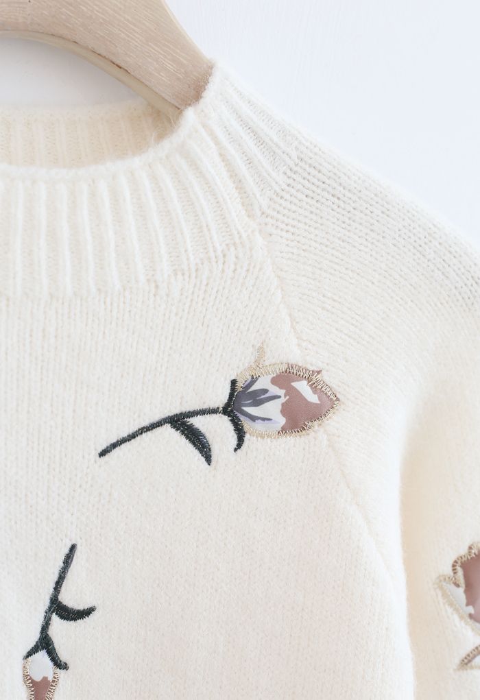 Bestickter Strickpullover mit digitalem Blumendruck in Creme