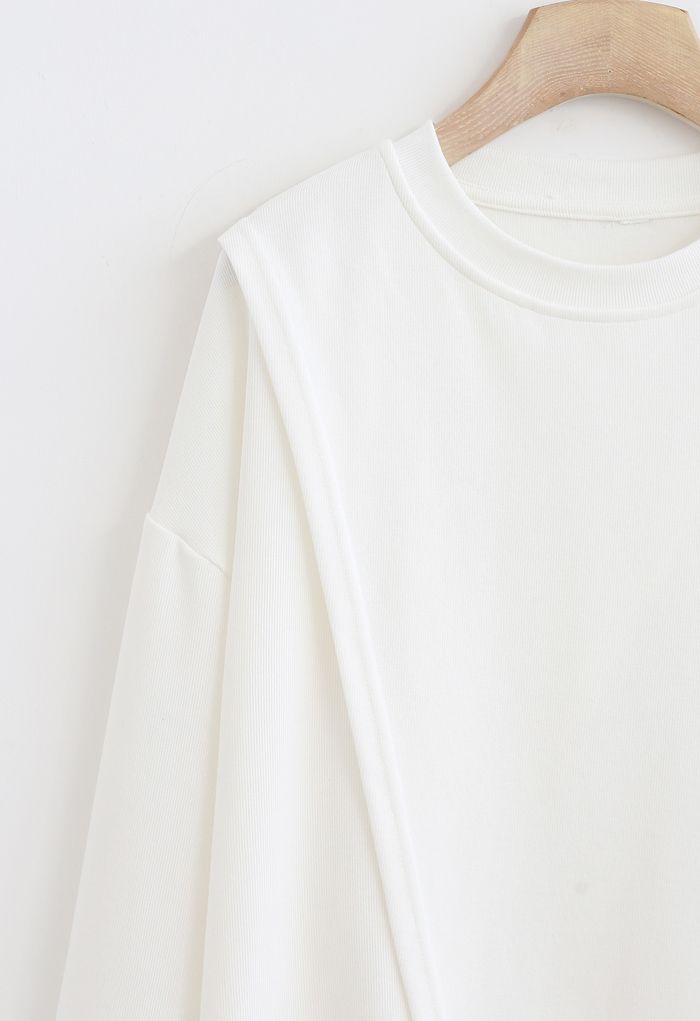 Übergroßes Sweatshirt mit überkreuzter Klappe vorne in Weiß
