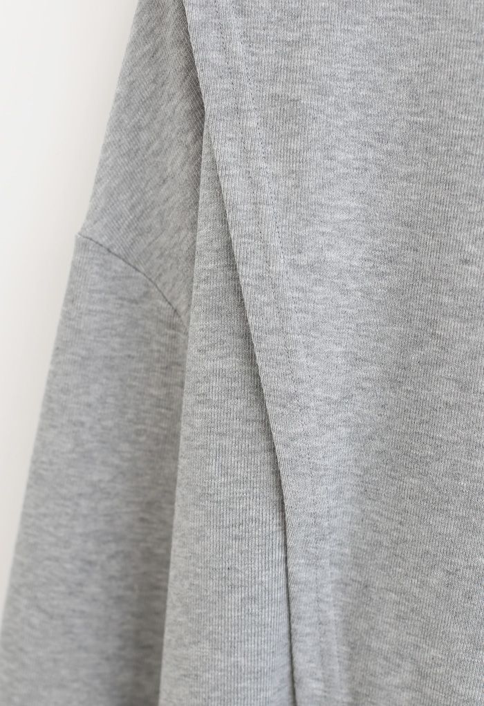 Oversize-Sweatshirt mit überkreuzter Klappe vorne in Grau