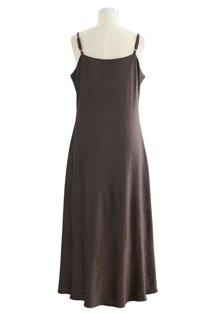 Cami-Kleid aus strukturiertem Samt mit Wellenmuster in Braun