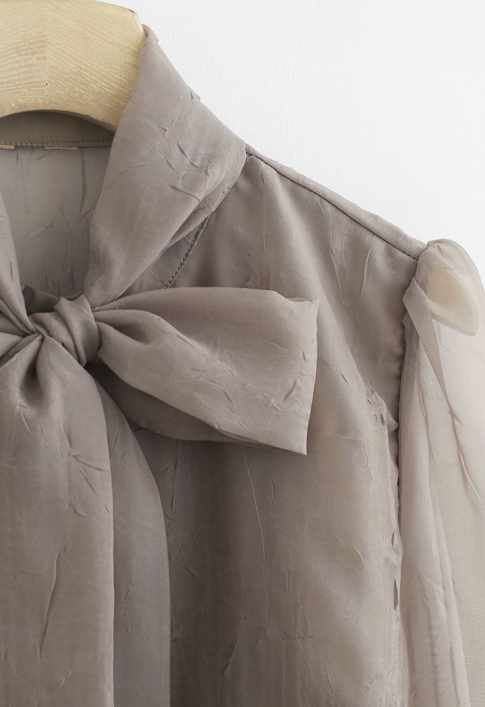 Schiere Bowknot Button-Down-Hemd in Taupe