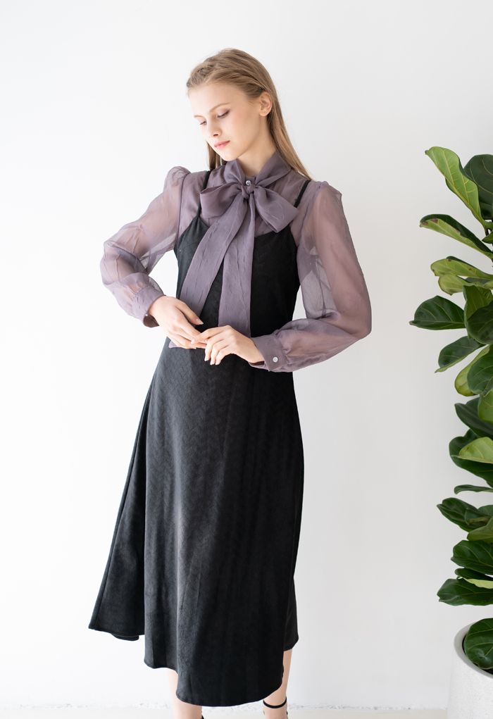 Cami-Kleid aus Samt mit Wellenstruktur in Schwarz