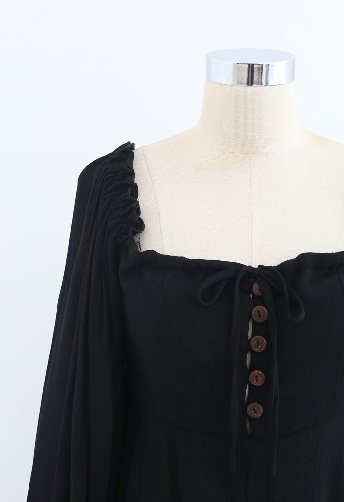 Asymmetrisches Minikleid mit eckigem Ausschnitt und Knöpfen in Schwarz