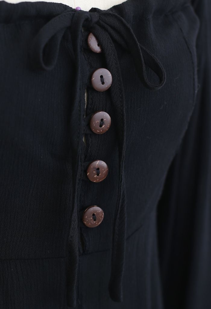 Asymmetrisches Minikleid mit eckigem Ausschnitt und Knöpfen in Schwarz