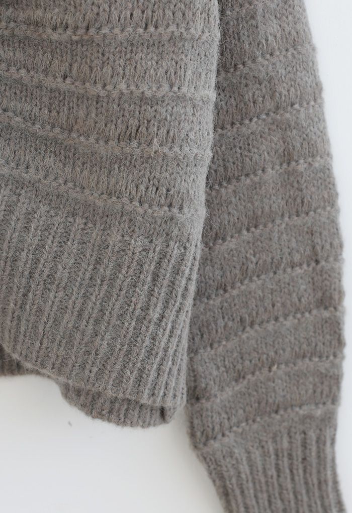 Fuzzy-Strickjacke mit V-Ausschnitt und Knopfleiste in Grau