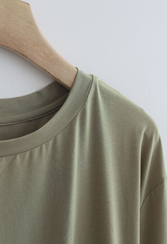 Lockeres Pullover-Sweatshirt mit einer Tasche in Olivgrün