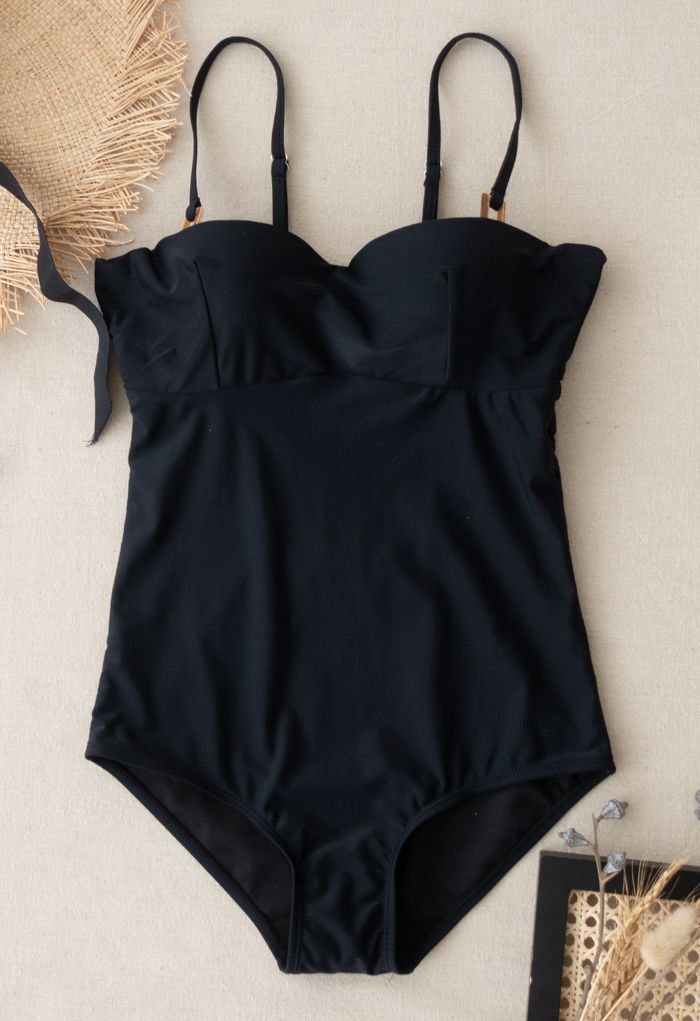 Einteiliger Badeanzug mit offenem Rücken in Schwarz