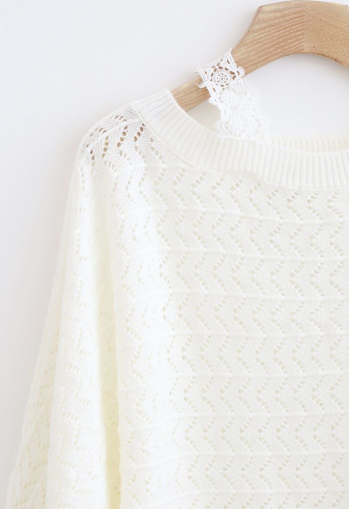 Ein-Schulter-Pullover mit Ösen in Weiß