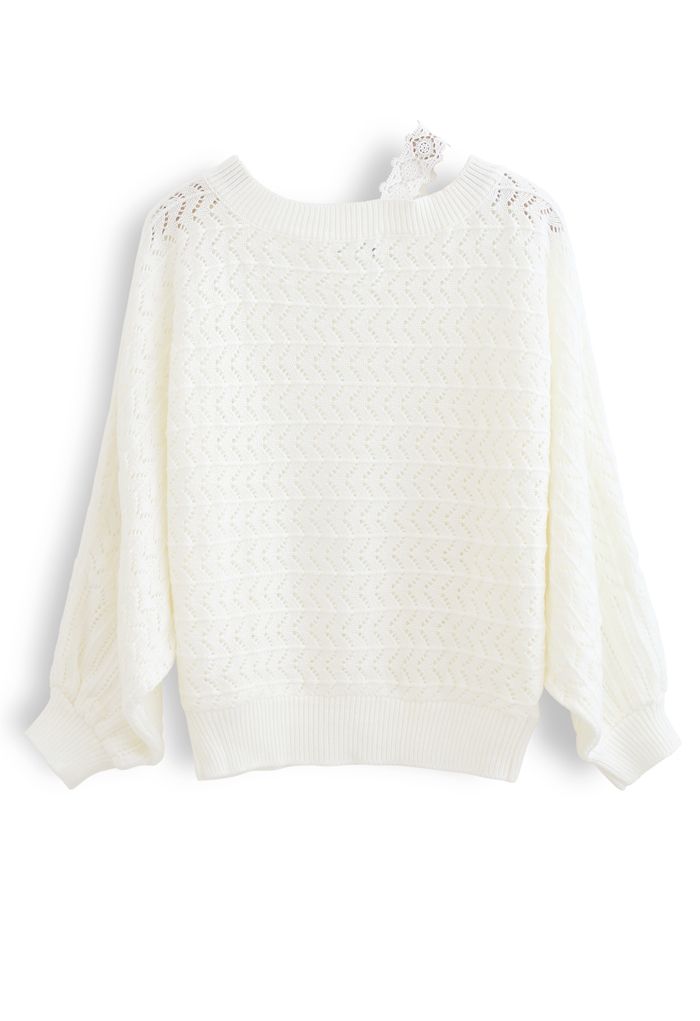 Ein-Schulter-Pullover mit Ösen in Weiß