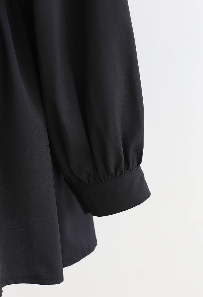 Asymmetrisches Shirred Button Down Shirt Kleid in Schwarz