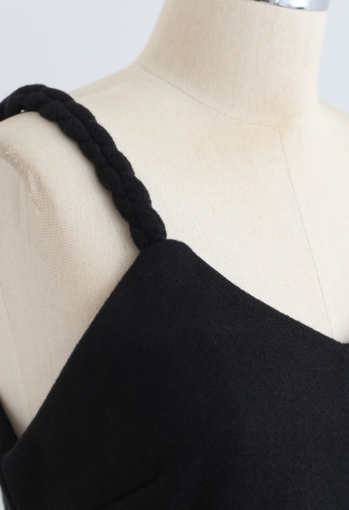 Cami-Kleid mit geflochtenen Trägern und Herzausschnitt in Schwarz