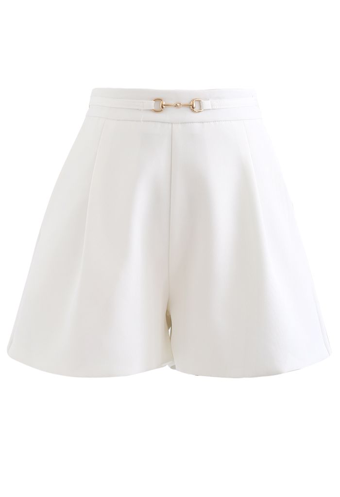 Horsebit Side Pockets Shorts in Weiß