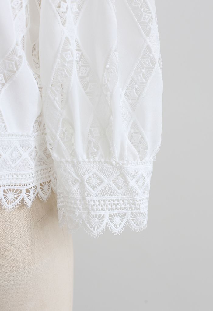 Crochet Inserted Puff Sleeves Crop Top in Weiß