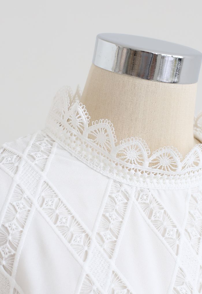Crochet Inserted Puff Sleeves Crop Top in Weiß