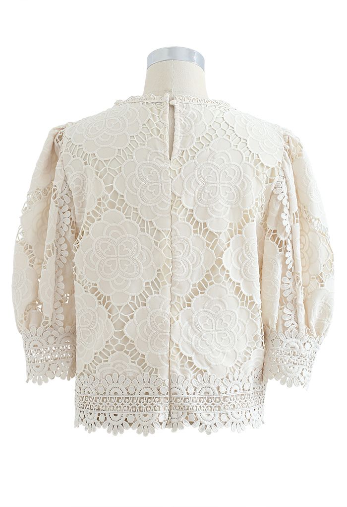Blooming Flowers Crochet Bubble Sleeves Top in Creme