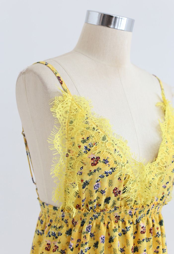 Tauchender Floret-Rüschen-Cami-Kleid mit V-Ausschnitt in Gelb