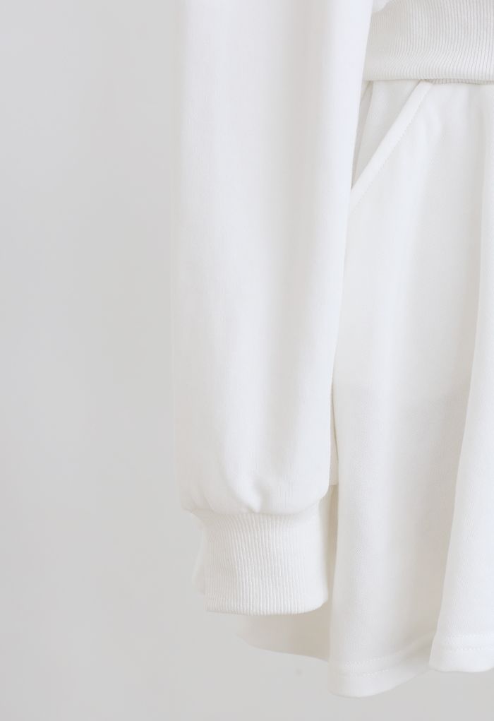 Crop Hoodie und Shorts mit Reißverschluss und Kordelzug in Weiß