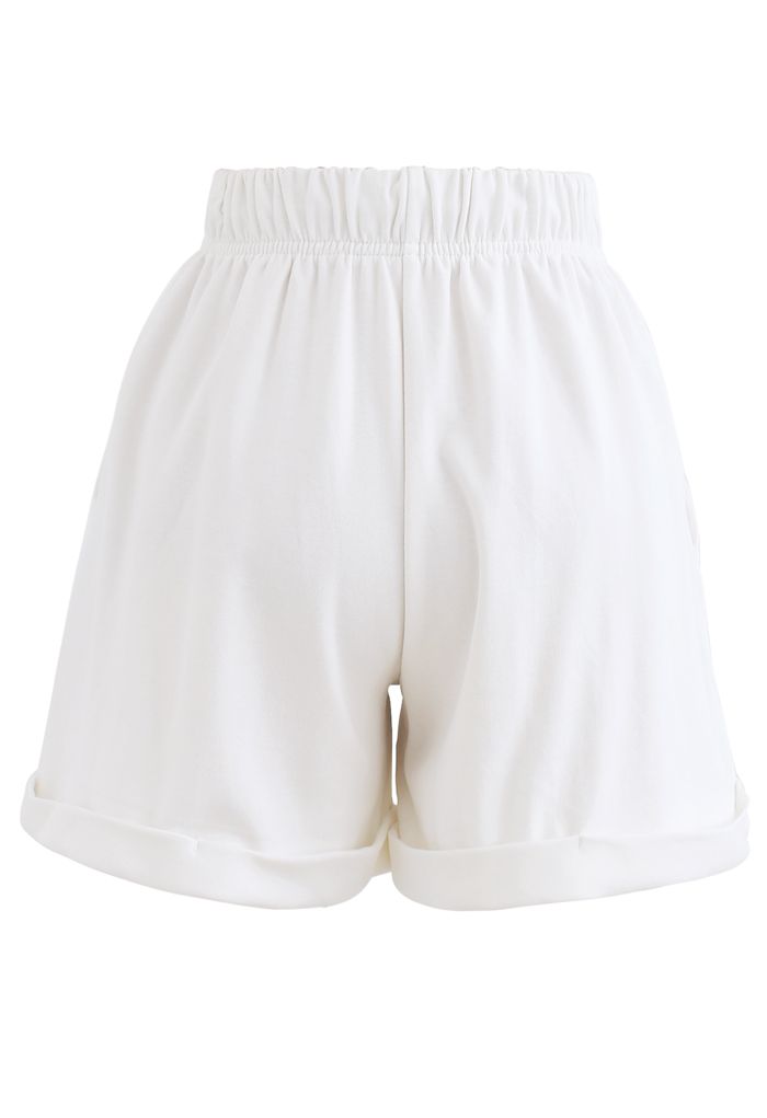Gefaltete Saum Kordelzug Taschen Shorts in Weiß