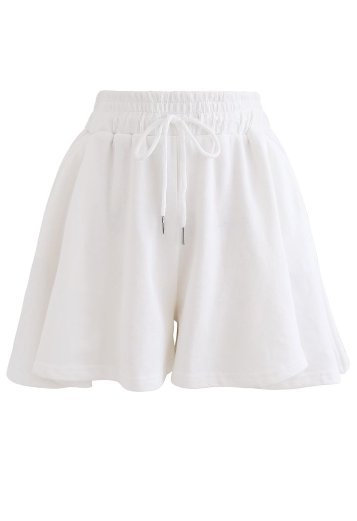 Crop Hoodie und Shorts mit Reißverschluss und Kordelzug in Weiß