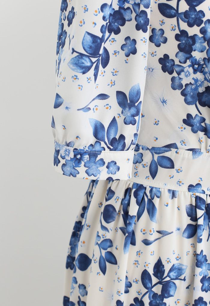 Blaues Wickel-Rüschenkleid mit Blumenmuster