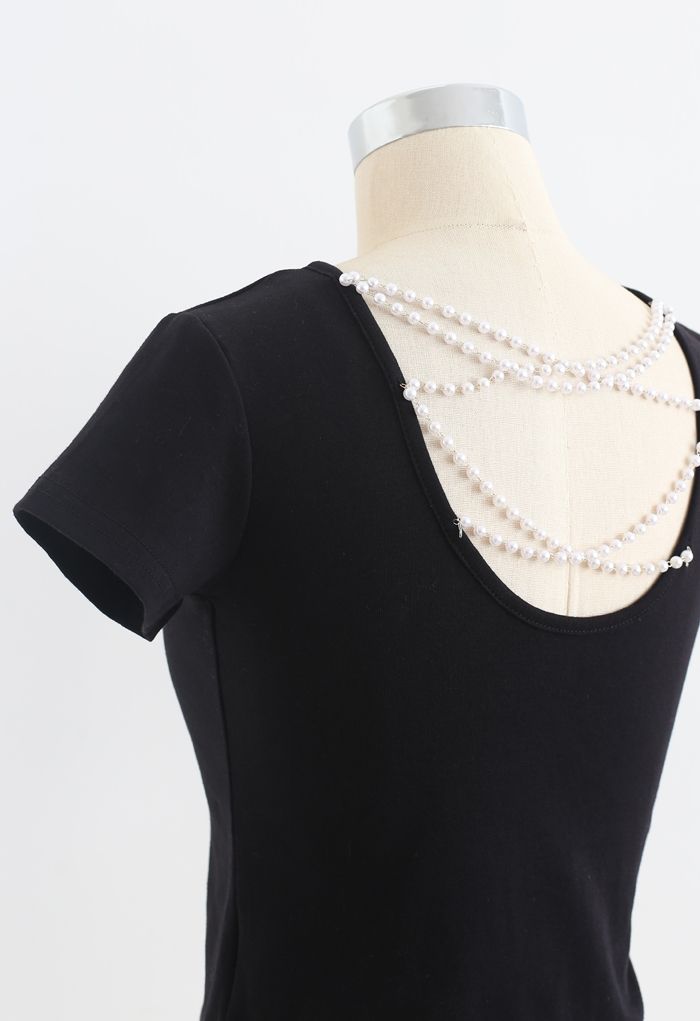 Crisscross Pearl Chain Crop T-Shirt in Schwarz