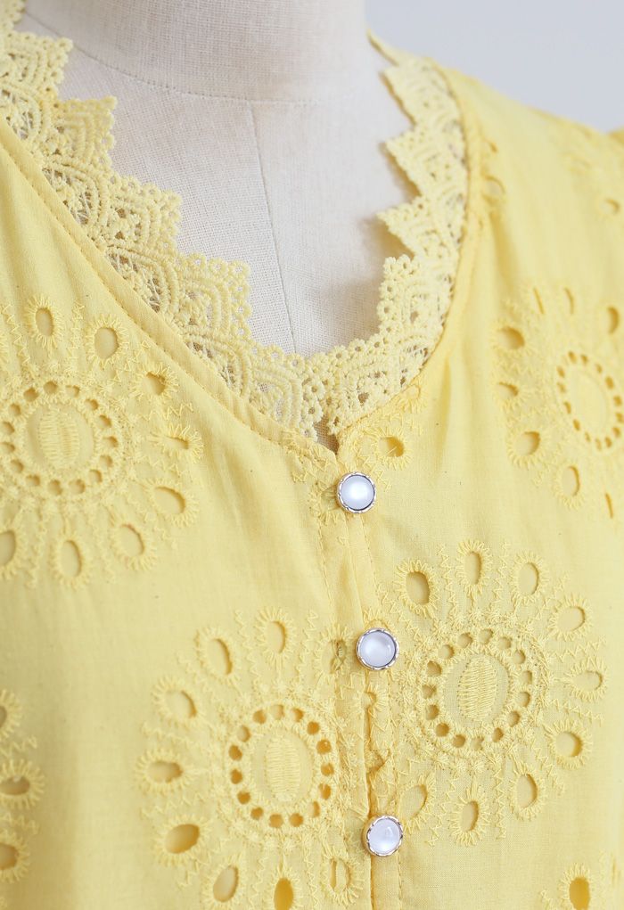 Allover Eyelet Embroidery Buttoned Ärmelloses Kleid in Gelb