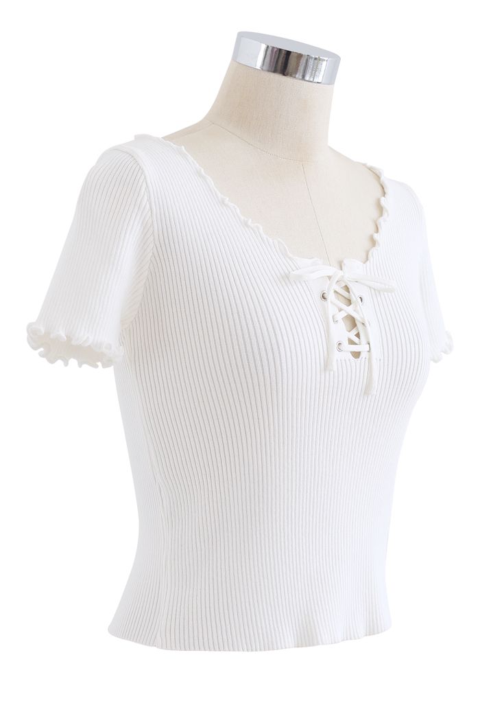 Lace-Up Crop Knit Top mit Kopfsalat in Weiß