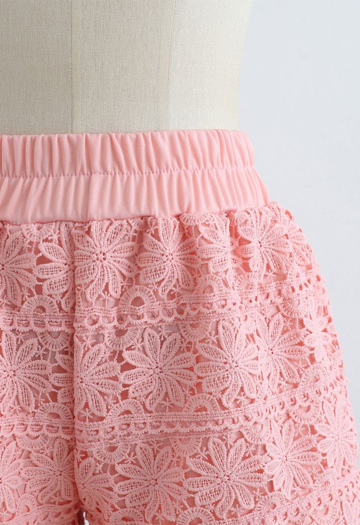 Sunflower Crochet Overlay Shorts in Pfirsich