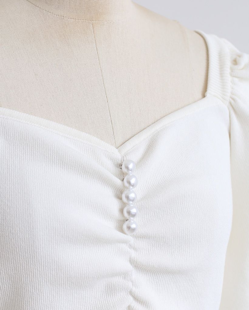 Sweetheart Neck Pearls Rüschen Crop Knit Top in Weiß