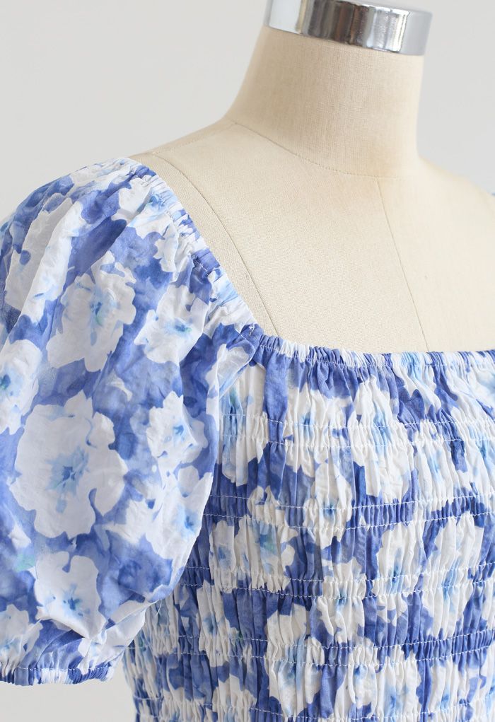Geprägtes Floral Shirred Crop Top in Blau