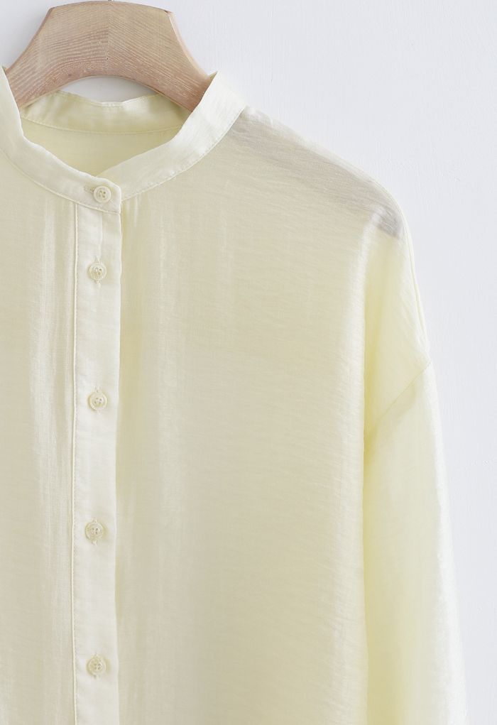Kragenloses leichtes Button-Down-Shirt in Creme