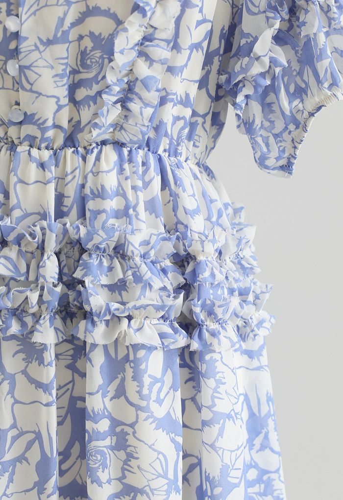 Chiffon-Kleid mit Rüschendetail und Rosendruck in Blau