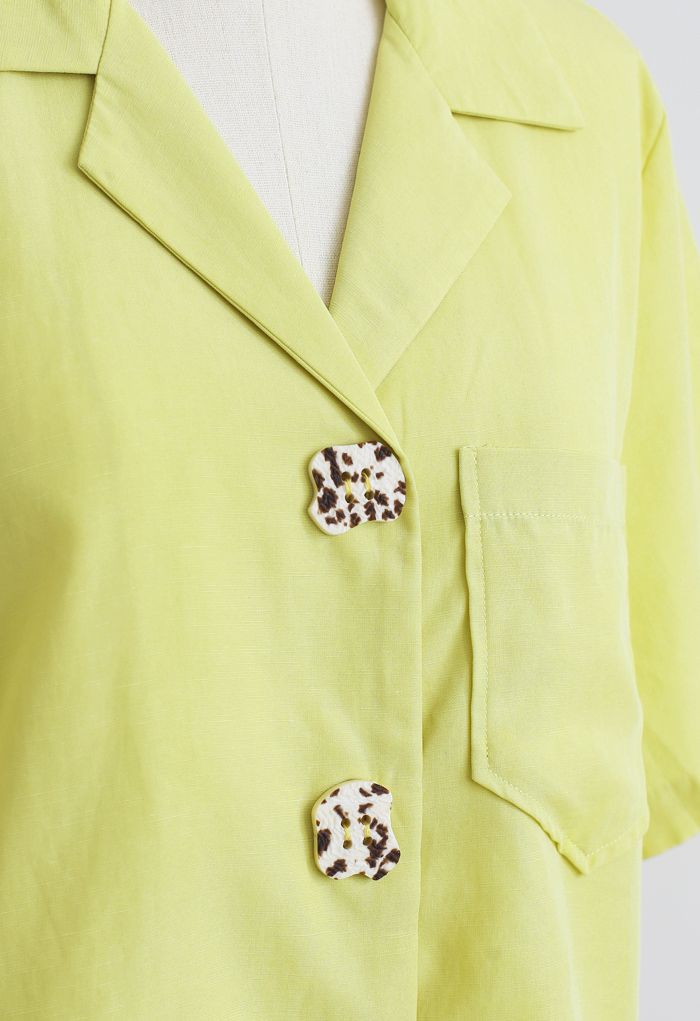 Notch Lapel Pocket Buttoned Crop Shirt in Gelb