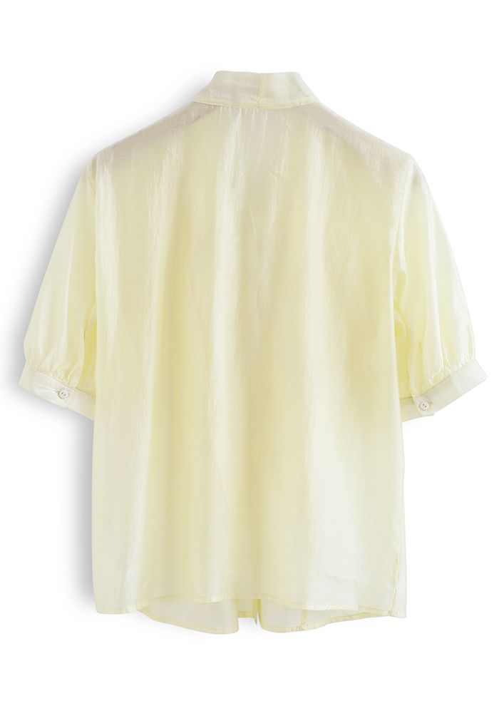 Flowy – Gelbes Hemd mit Rundhalsausschnitt und Rüschen