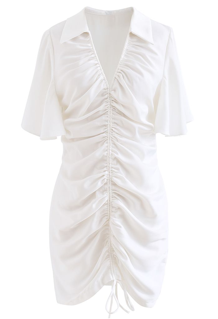 Weißes Minikleid mit ausgestellten Ärmeln und Kordelzug Front