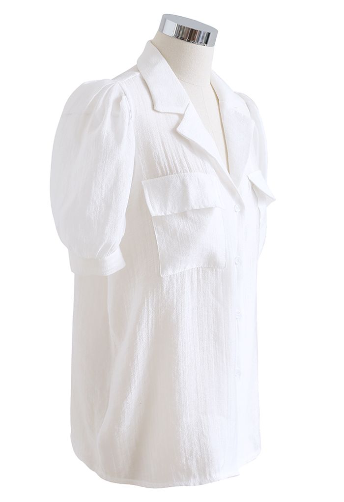 Weißes, geknöpftes Hemd mit Kerbkragen und Klappe