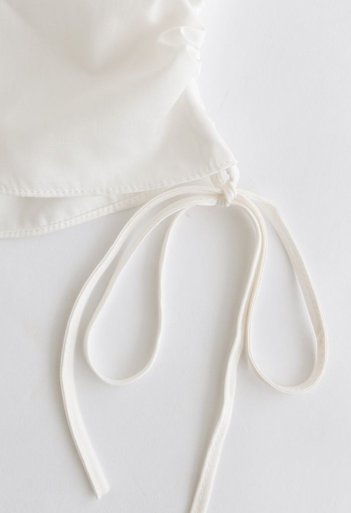 Eine Schulter Startseite mit Rüschen in Weiß