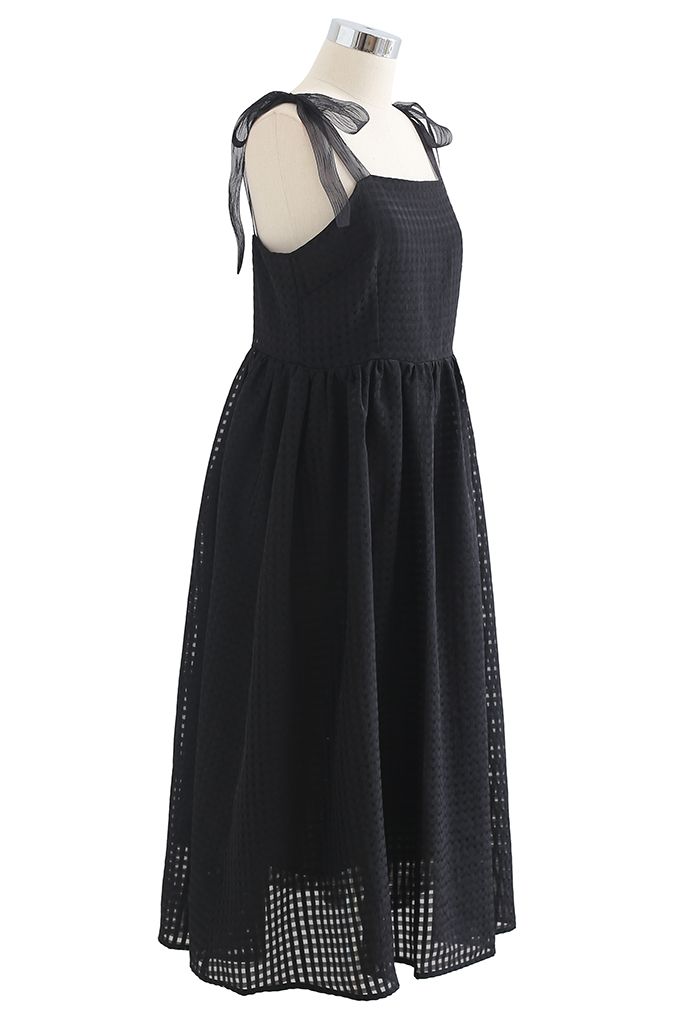 Gingham-Kleid aus Organza mit Binderiemen in Schwarz