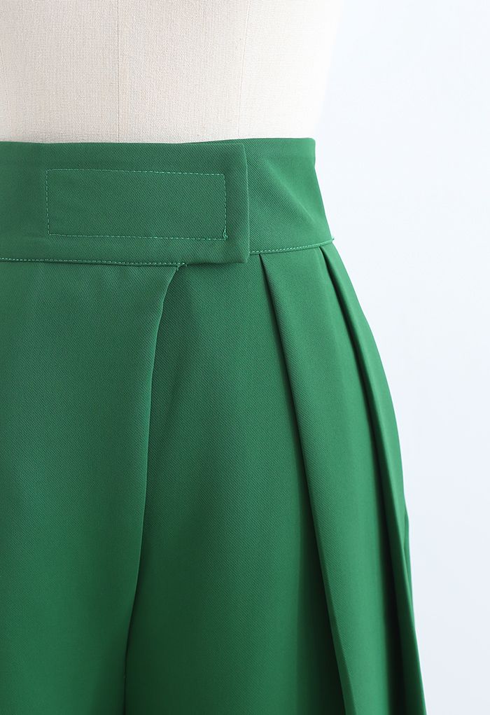 Tailored Shorts mit hohem Bund in Grün