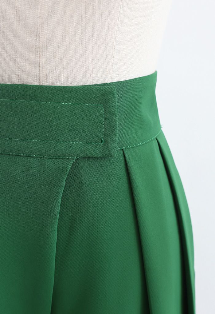 Tailored Shorts mit hohem Bund in Grün