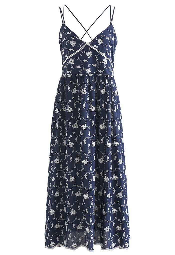 Cami-Kleid mit überkreuztem V-Ausschnitt und Stickerei