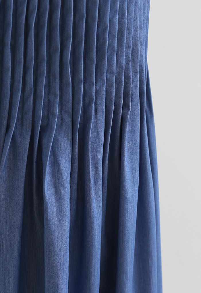 Cami-Kleid mit gekreuztem Rücken und Biesen vorne in Blau