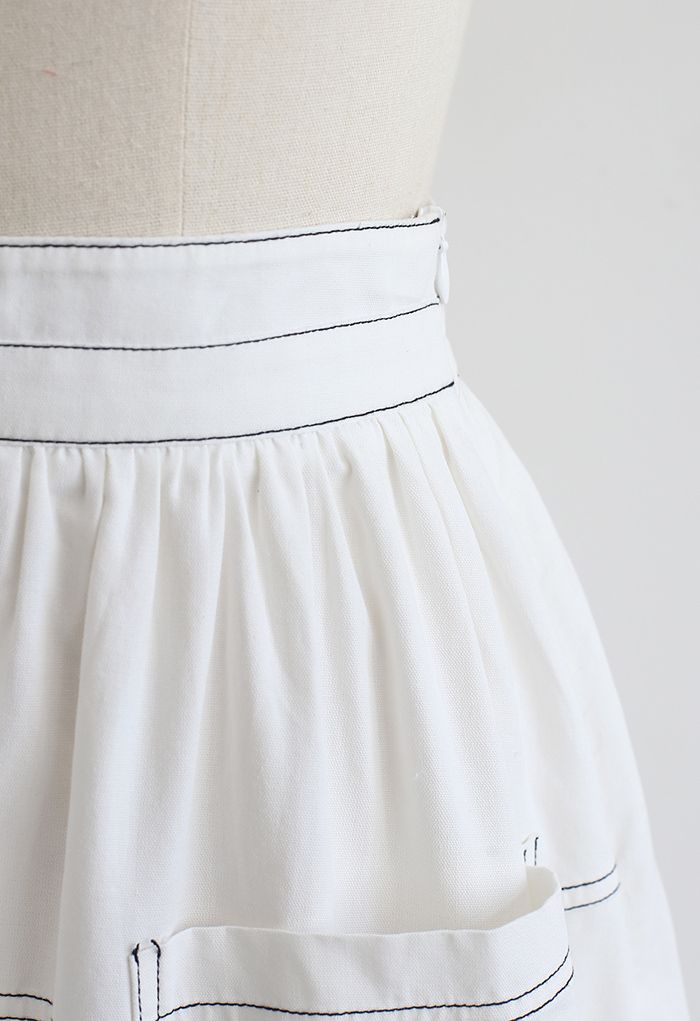Contrast Line – Midirock mit aufgesetzten Taschen in Weiß