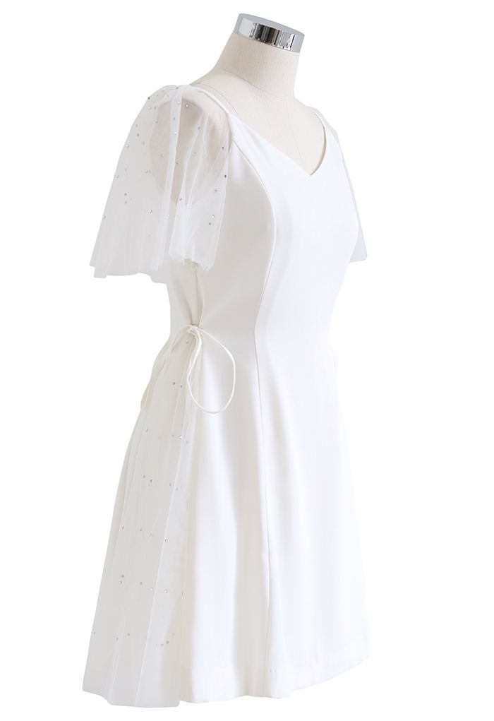 Pailletten-Mesh-Skater-Kleid mit herzförmigem Ausschnitt in Weiß