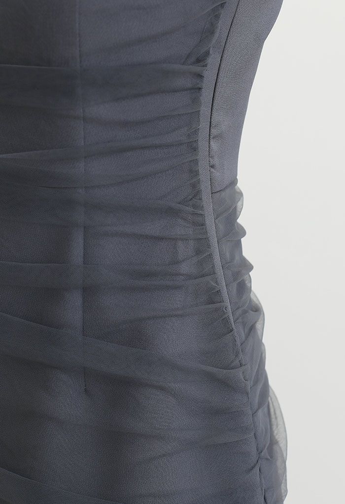 Cami-Minikleid aus Netzstoff mit Rüschen vorne in Grau