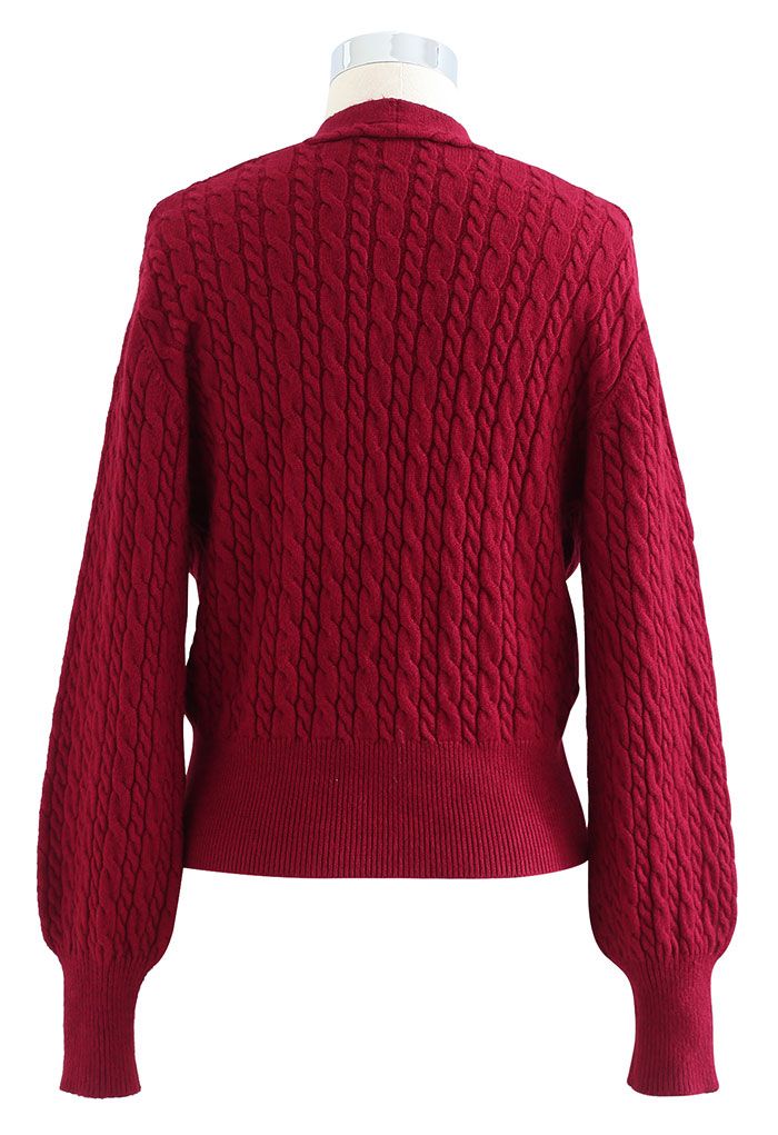Kurzer Pullover mit Zopfmuster in Wickeloptik in Rot